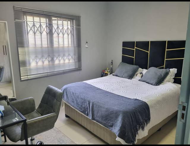 2 BEDROOM FLAT FOR SALE IN MORNINGSIDE